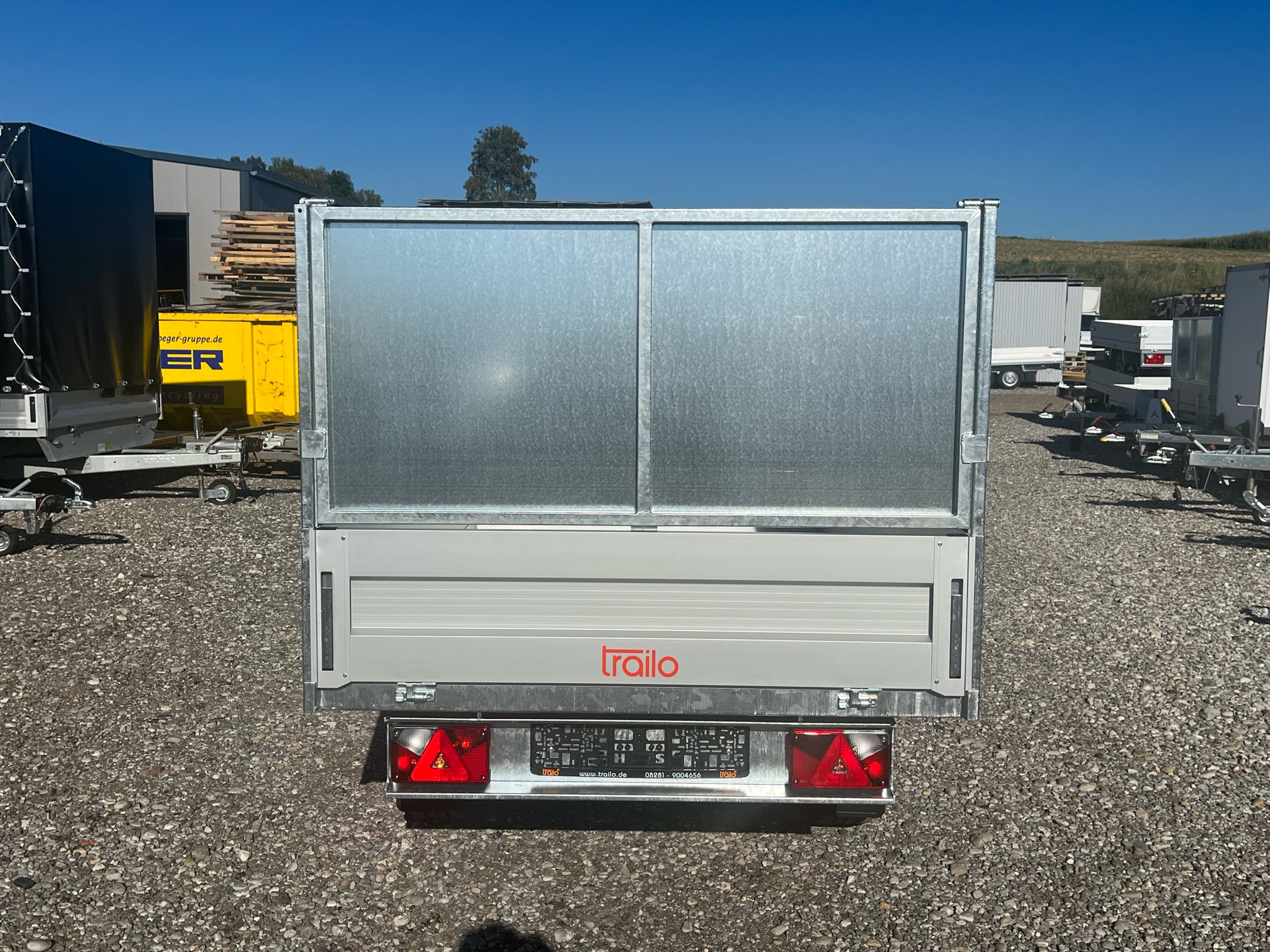 trailo PKW Anhänger Heckkipper RWK2515-20H, 2000 kg, Ladefläche 2,54 x 1,47 m - Handhydraulik - mit Aufsatzwänden NEU