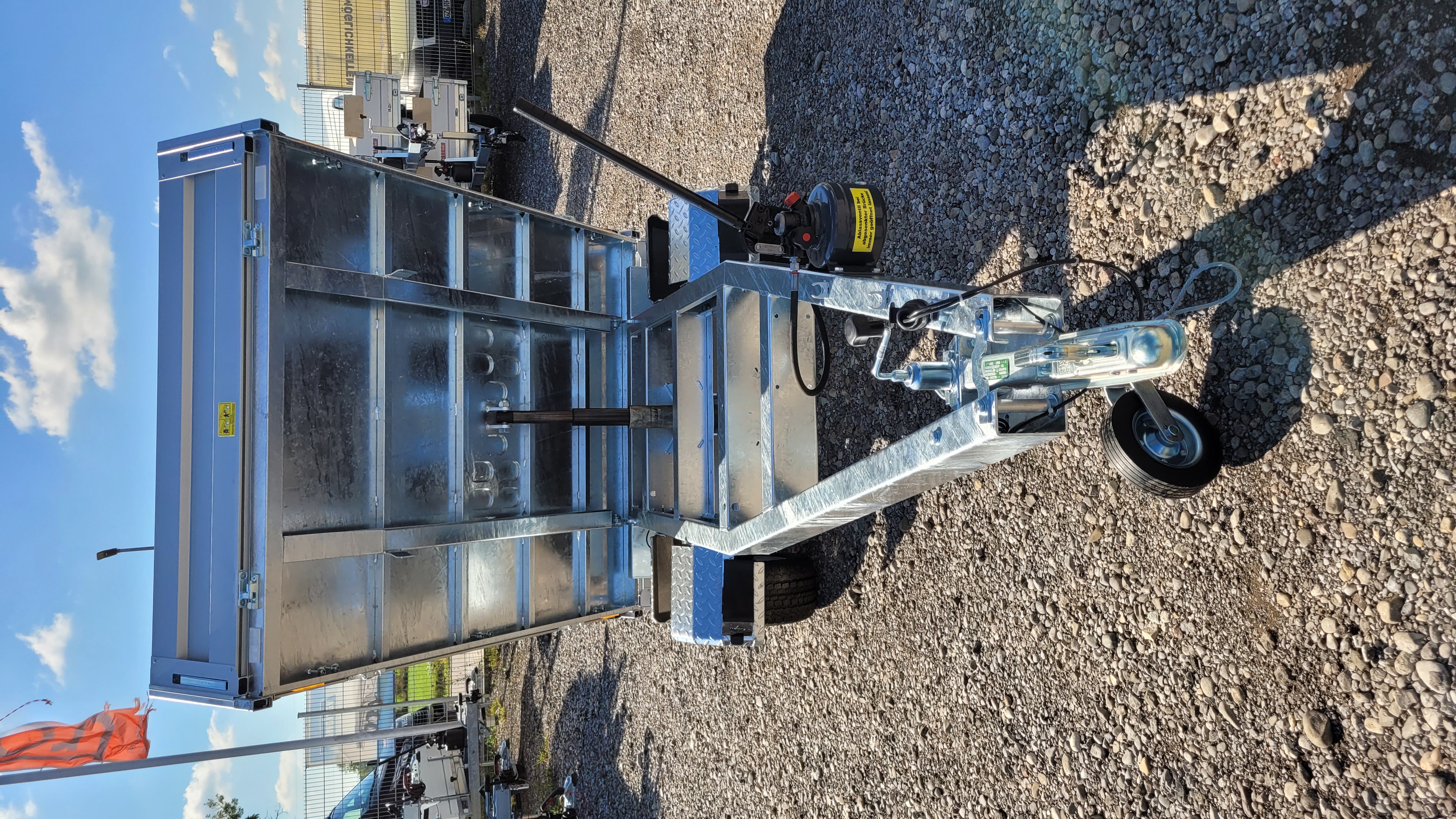 trailo PKW Anhänger Heckkipper RWK1715-75H, 750kg Ladefläche 1,70 x 1,47 m - Handhydraulik ungebremst