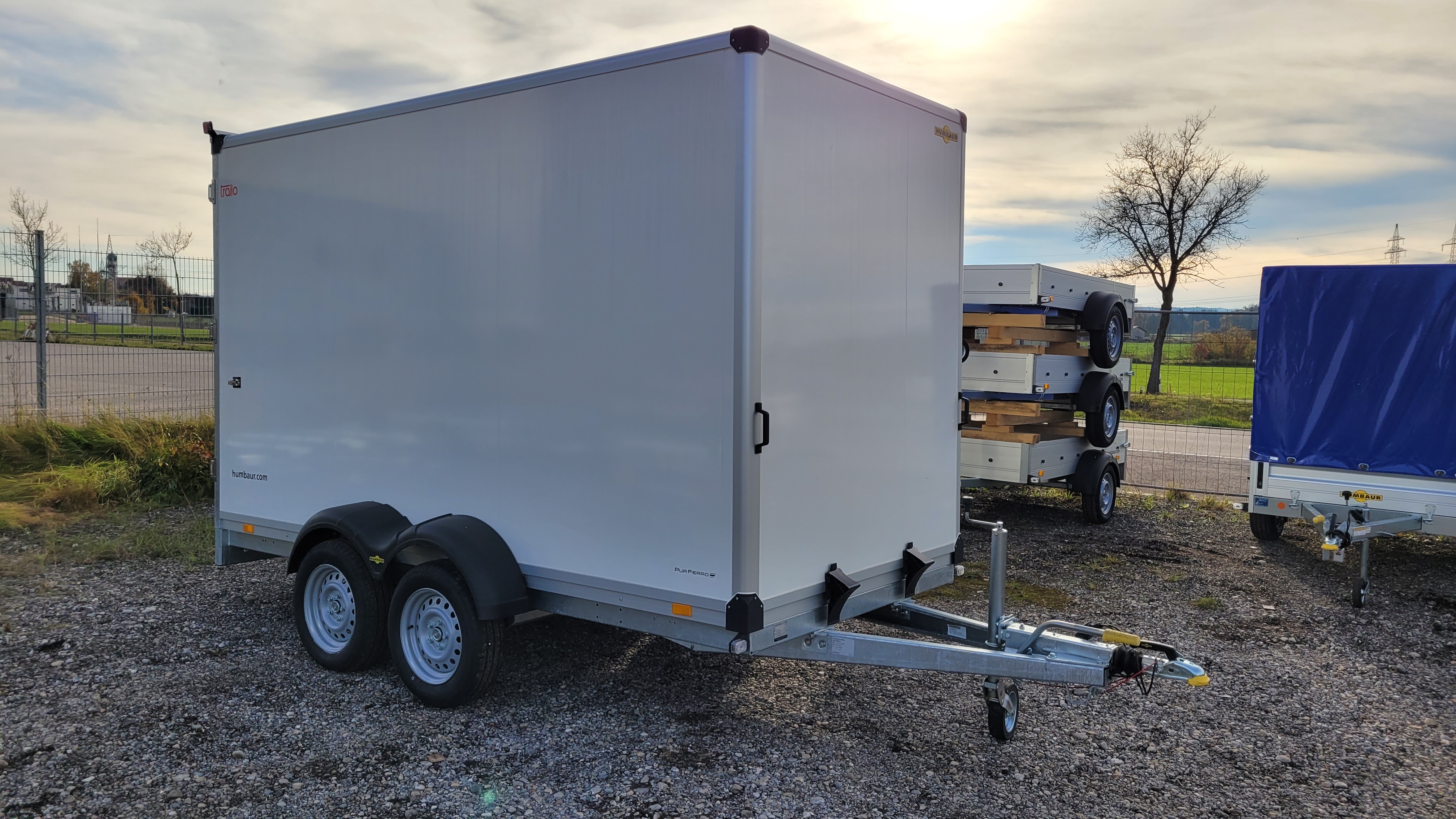 Humbaur HK 253718 - 20 PF30 RA Kofferanhänger Ladefläche  3,68 x 1,73m Innenhöhe Sonder 2.08m