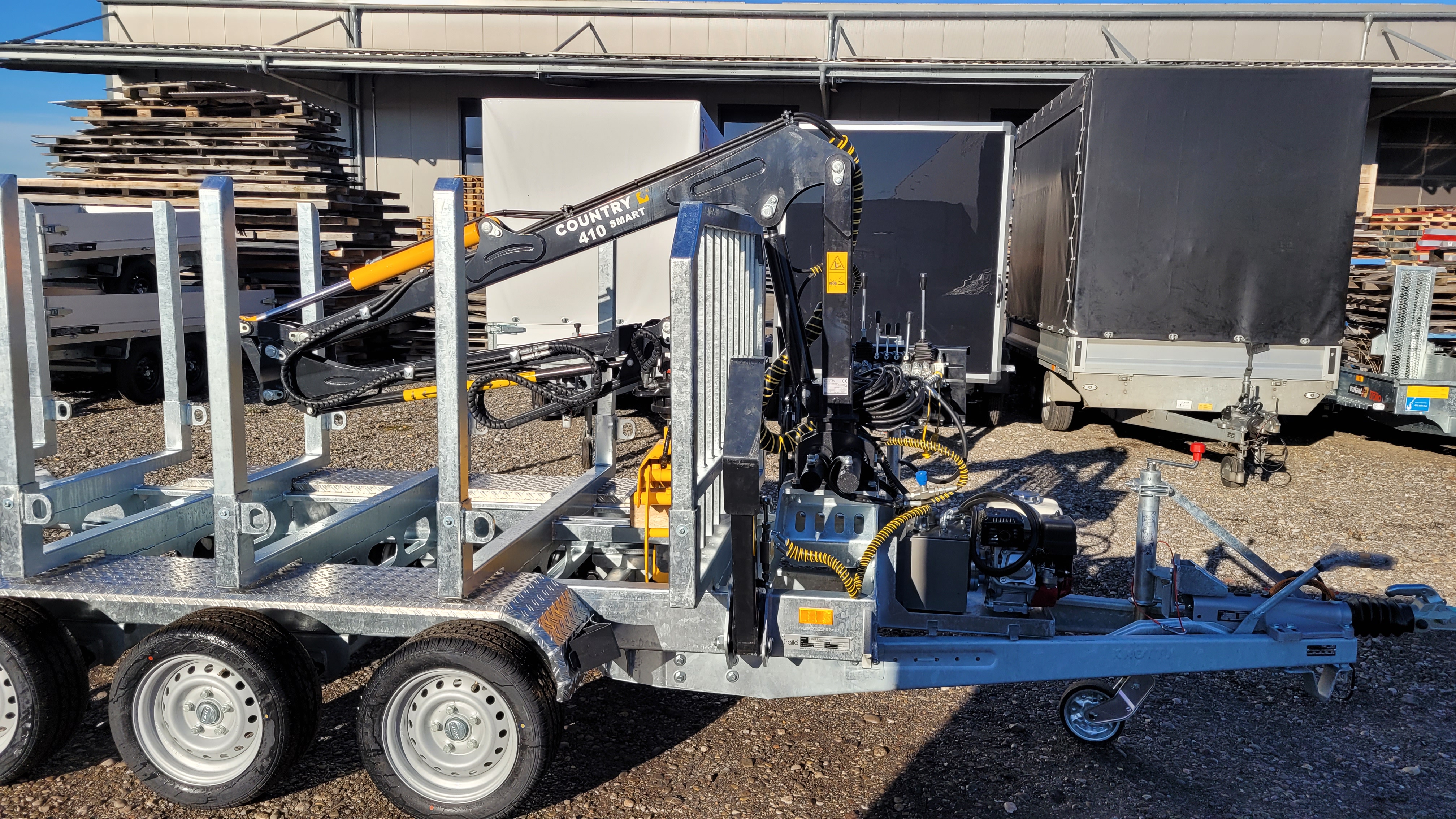 PKW Anhänger trailo Holztransportanhänger HT353017-C mit Ladekran Country 410 smart, für 3 + 4m Stämme