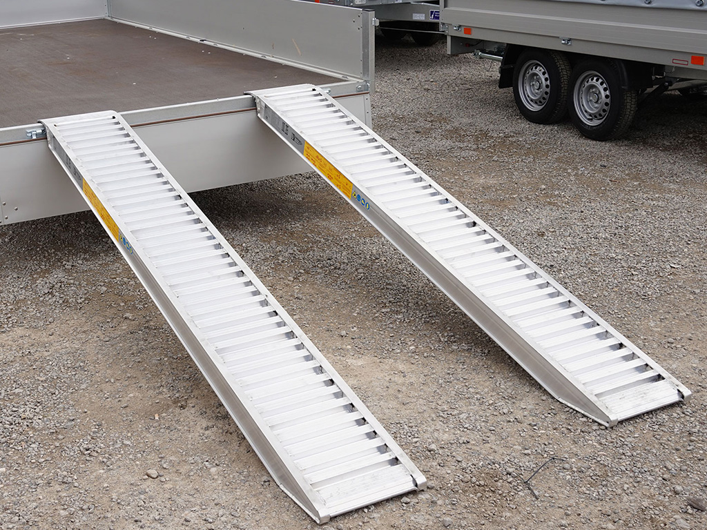 3.000 kg 1 Paar Auffahrrampen passend auch für Humbaur Anhänger Länge 2.580 mm 