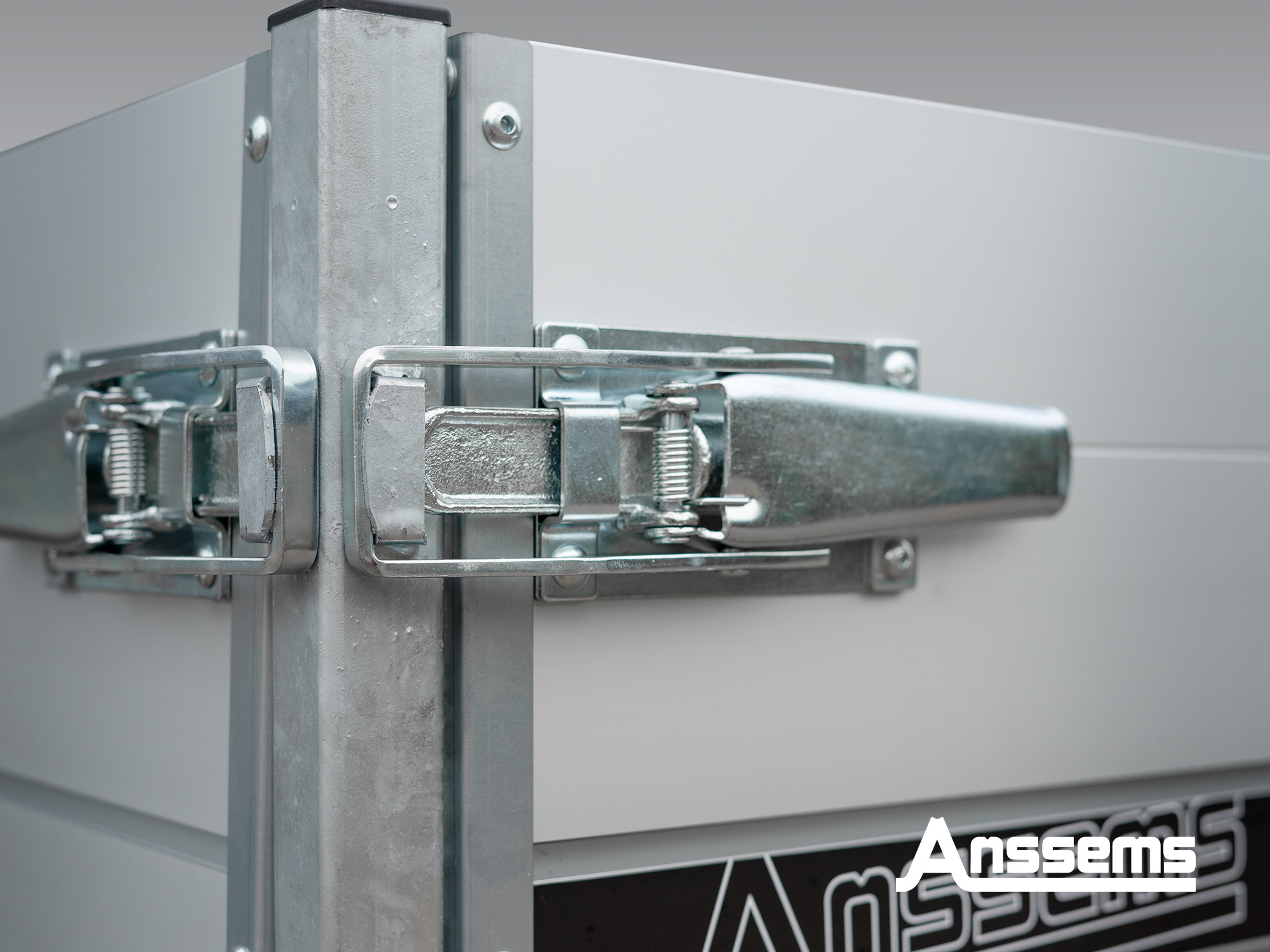 Anssems Heckkipper KLT-2 Pro 2000 kg, Ladefläche 3.05 x 1.50m - Handhydraulik und Blechboden
