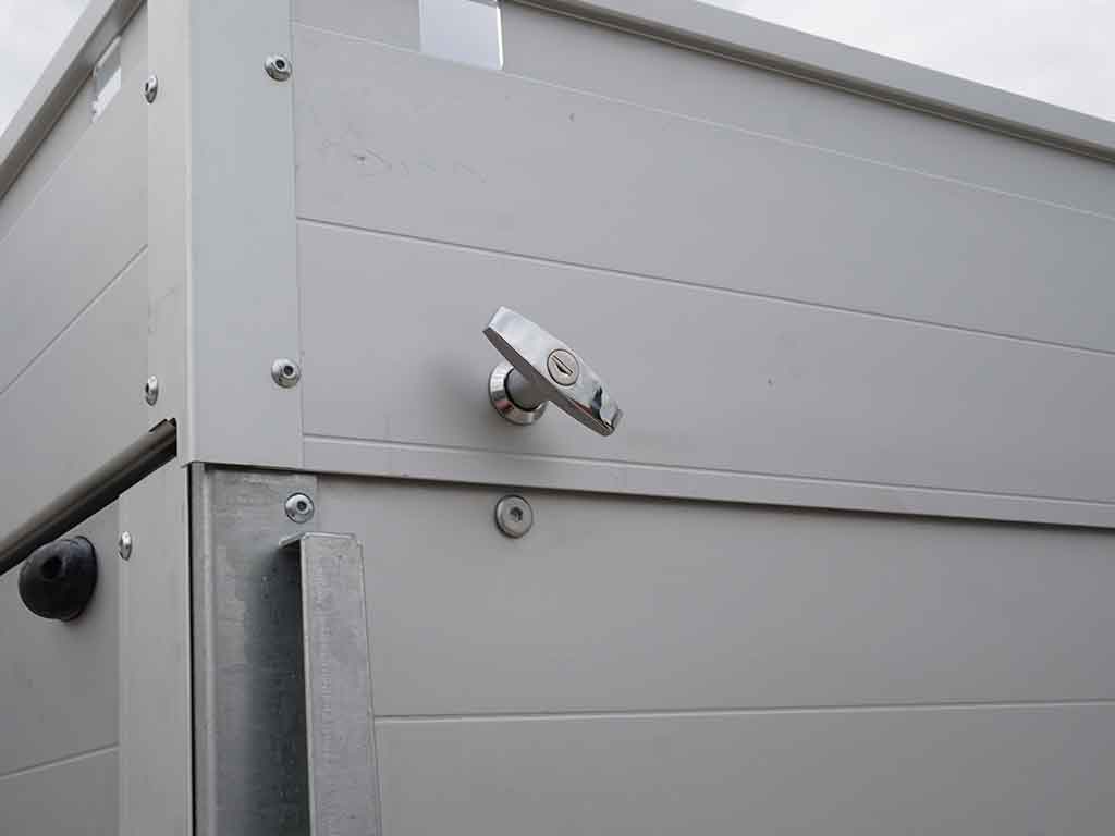 Anssems Kofferanhänger mit Klappdach und Rampe 2500 kg, Ladefläche 3,01 x 1,51 m, Innenhöhe 1,53 m Anssems Kofferanhänger mit Klappdach und Rampe 2500 kg, Ladefläche 3,01 x 1,51 m, Innenhöhe 1,53 m