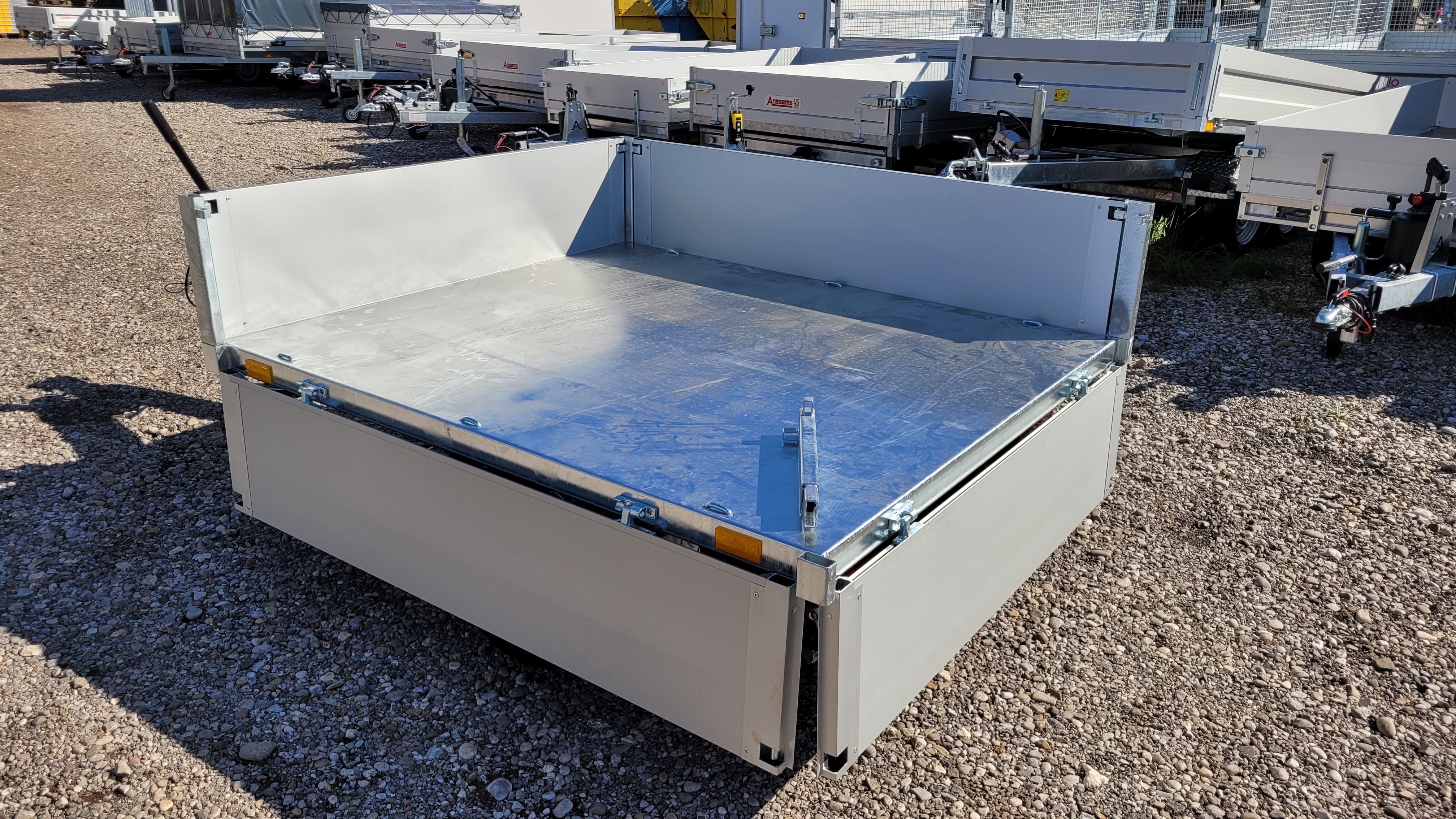 trailo PKW Anhänger Heckkipper RWK1715-75H, 750kg Ladefläche 1,70 x 1,47 m - Handhydraulik ungebremst