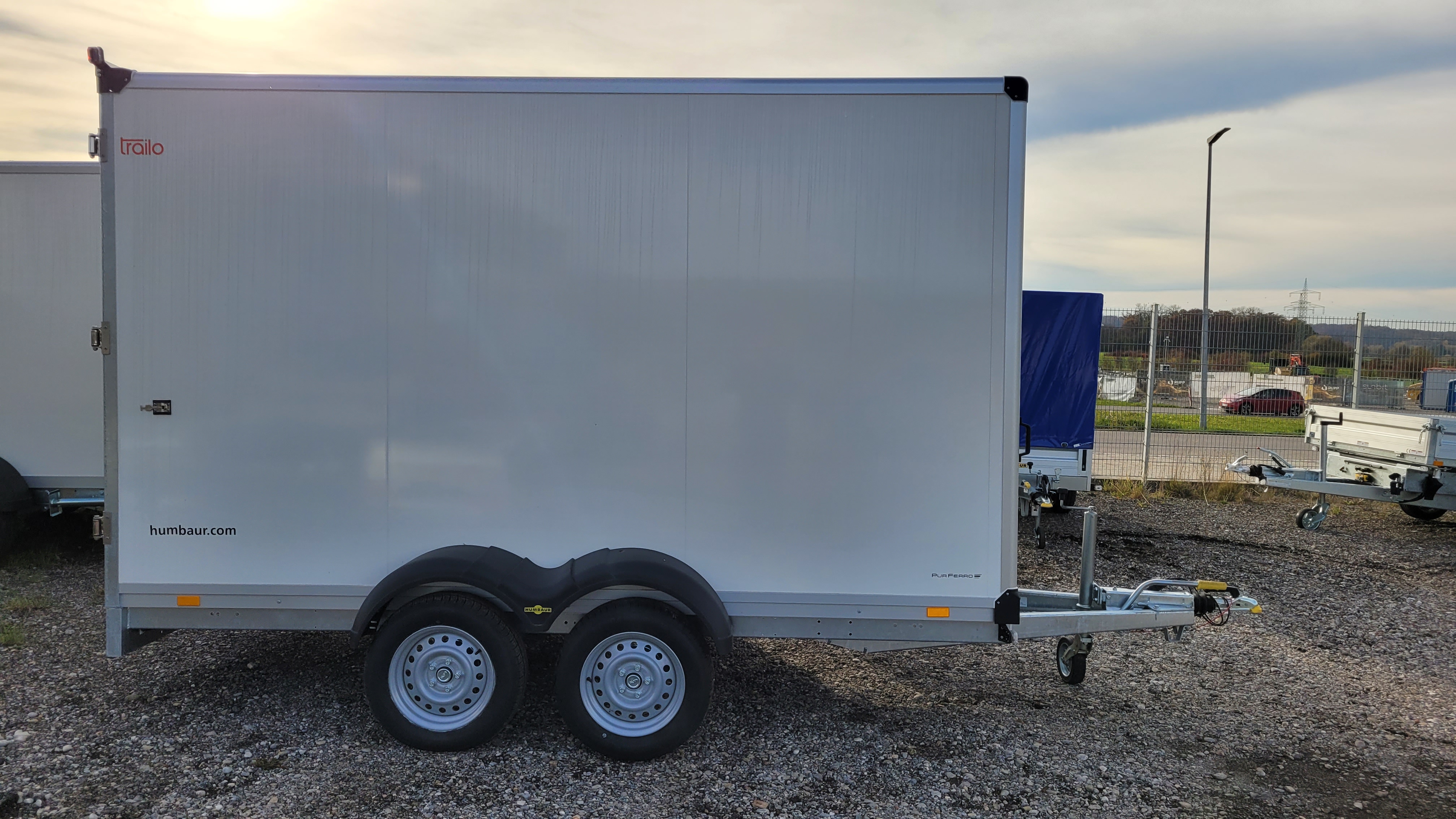 Humbaur HK 253718 - 20 PF30 RA Kofferanhänger Ladefläche  3,68 x 1,73m Innenhöhe Sonder 2.08m