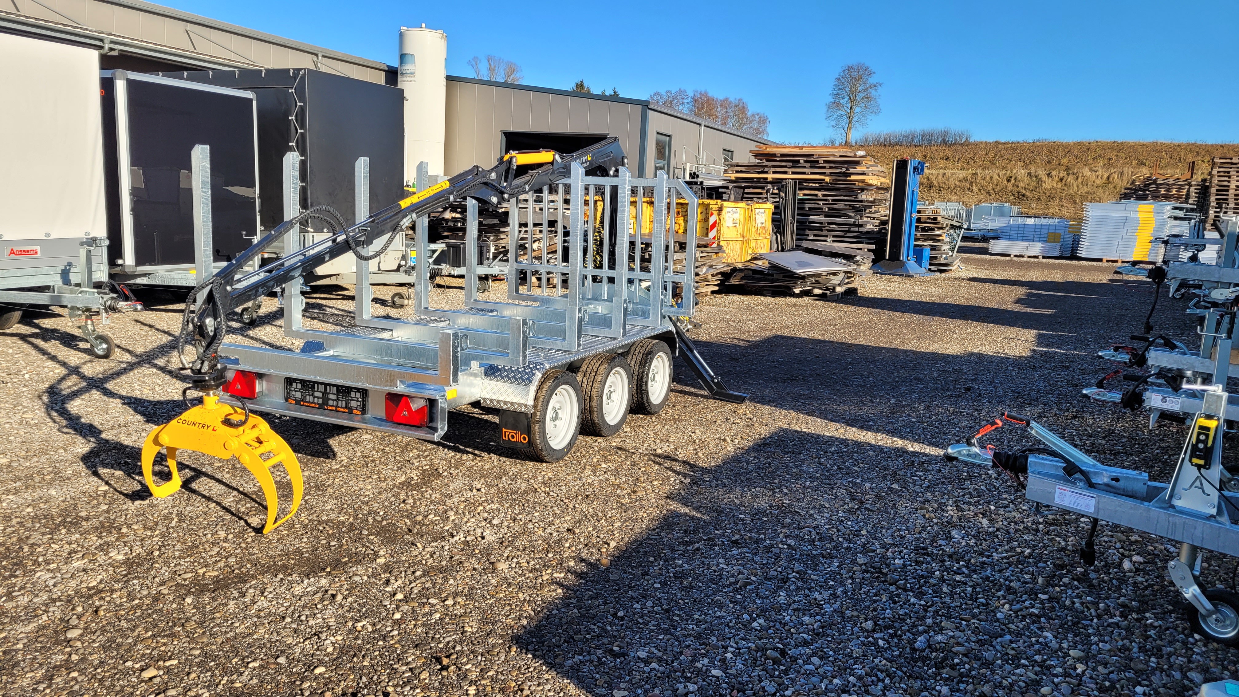 PKW Anhänger trailo Holztransportanhänger HT353017-C mit Ladekran Country 410 smart, für 3 + 4m Stämme