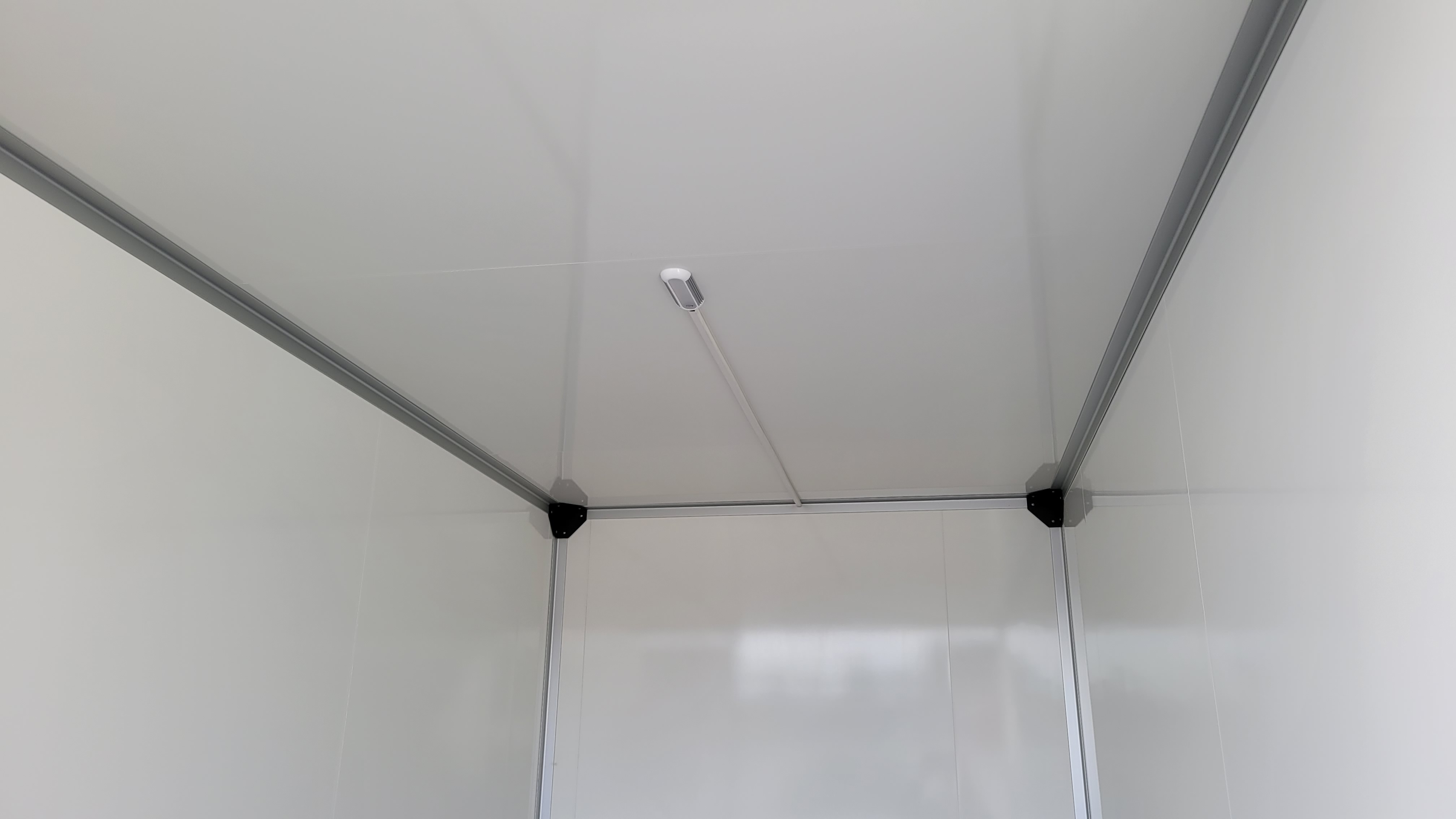 Humbaur HK 253718 - 20 PF30 RA Kofferanhänger Ladefläche  3,68 x 1,73m Innenhöhe Sonder 2.08m