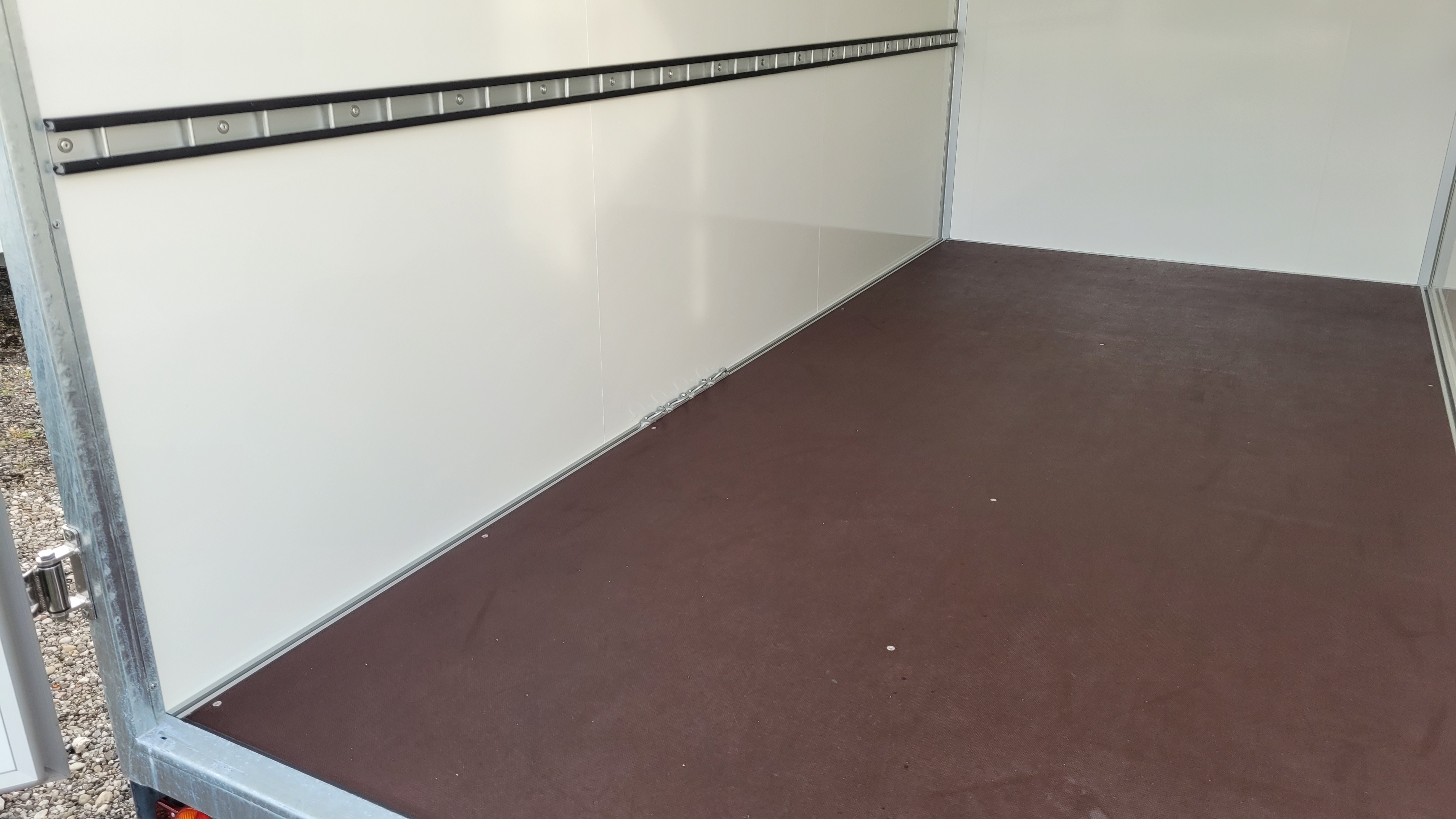 Humbaur HK 253718 - 20 PF30 RA Kofferanhänger Ladefläche  3,68 x 1,73m Innenhöhe Sonder 2.08m