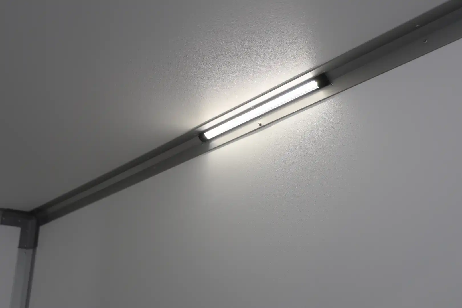 Variant PKW Anhänger Kofferanhänger 1317 C4 Edt. mit Flügeltüren 1350 kg, Ladefläche 3,46 x 1,68 m, Innenhöhe 1,88 m