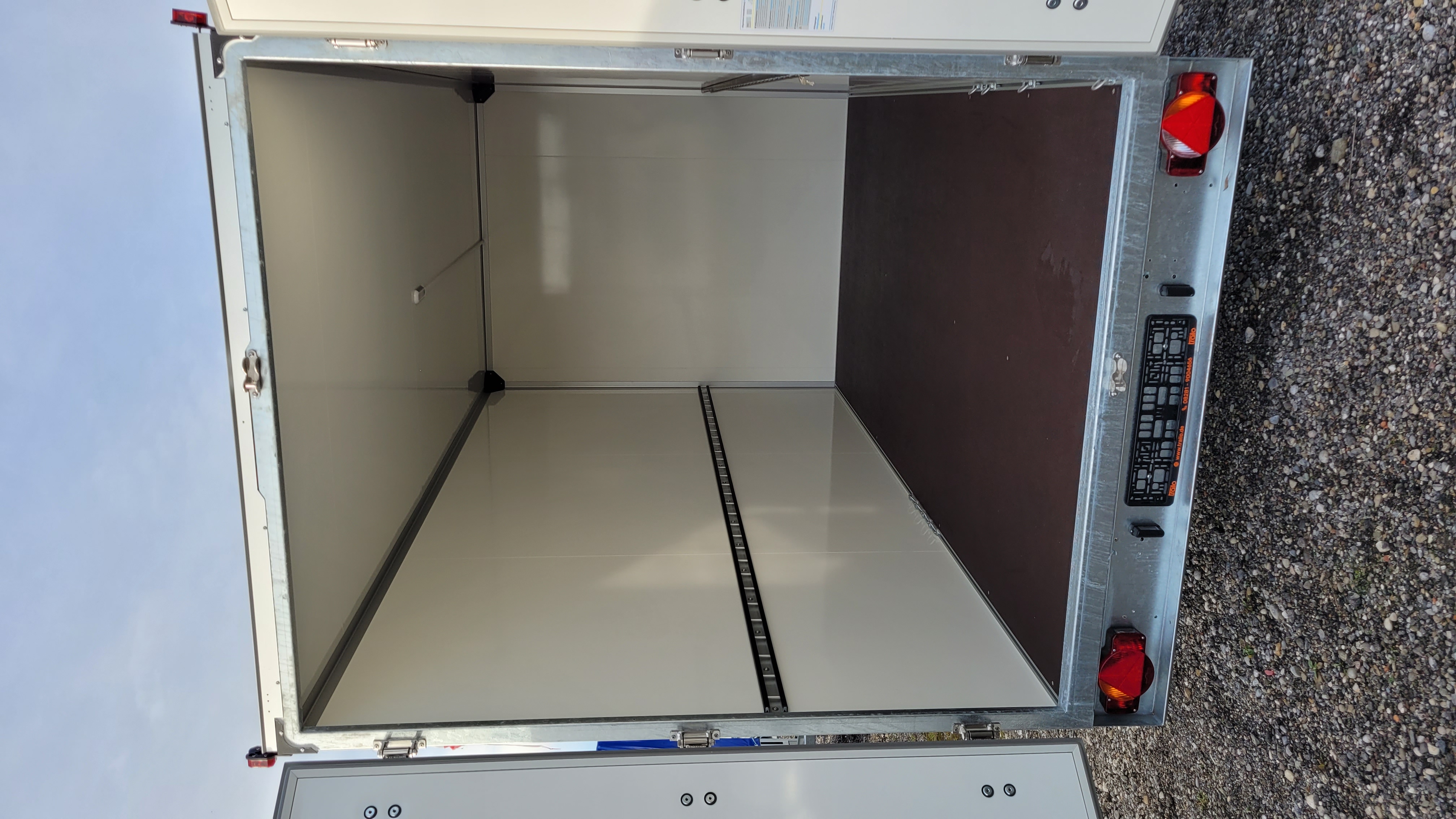 Humbaur HK 253718 - 20 PF30 RA Kofferanhänger Ladefläche  3,68 x 1,73m Innenhöhe Sonder 2.08m