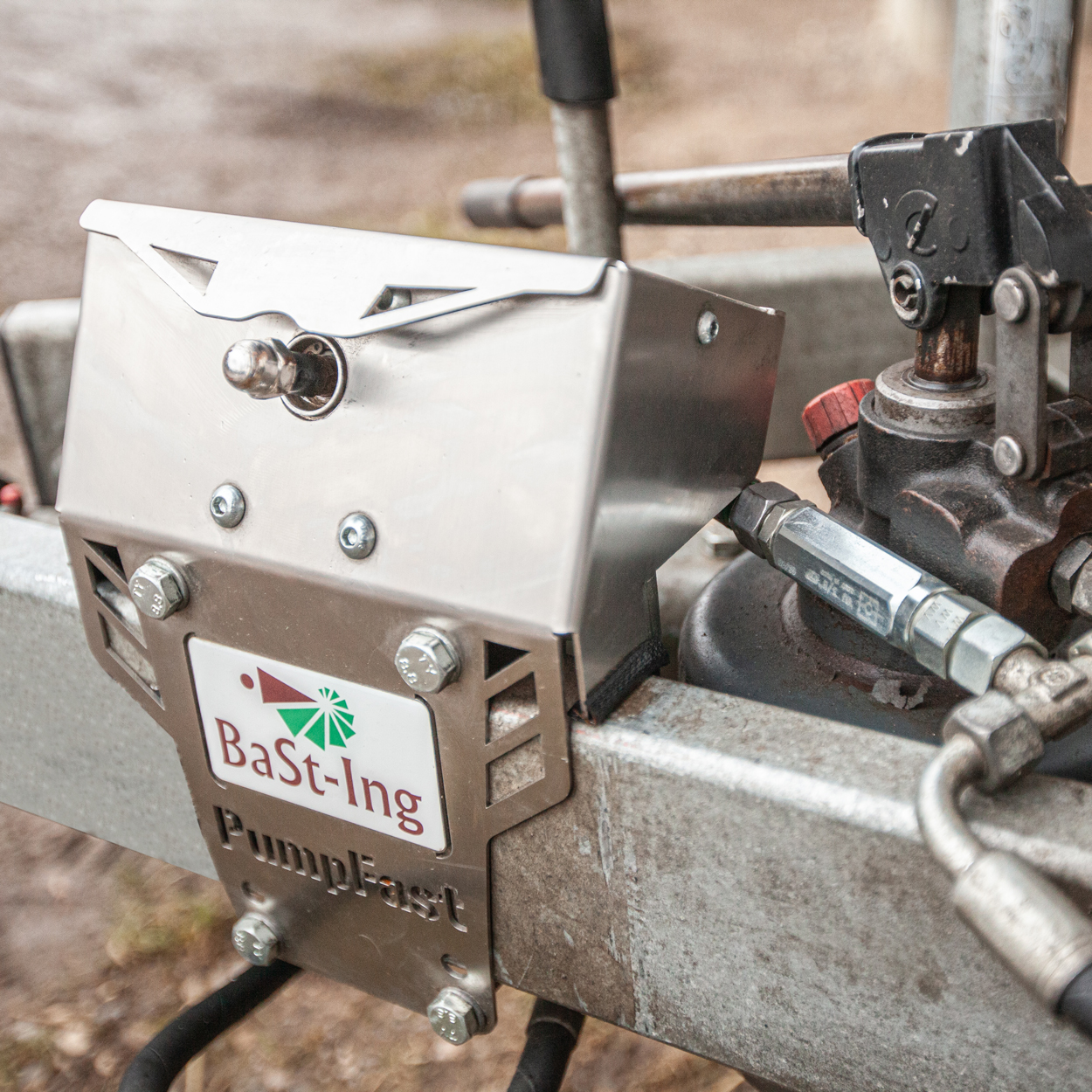 PumpFast – Hängerhydraulikpumpenset für Akkuschrauberbetriebmontiert