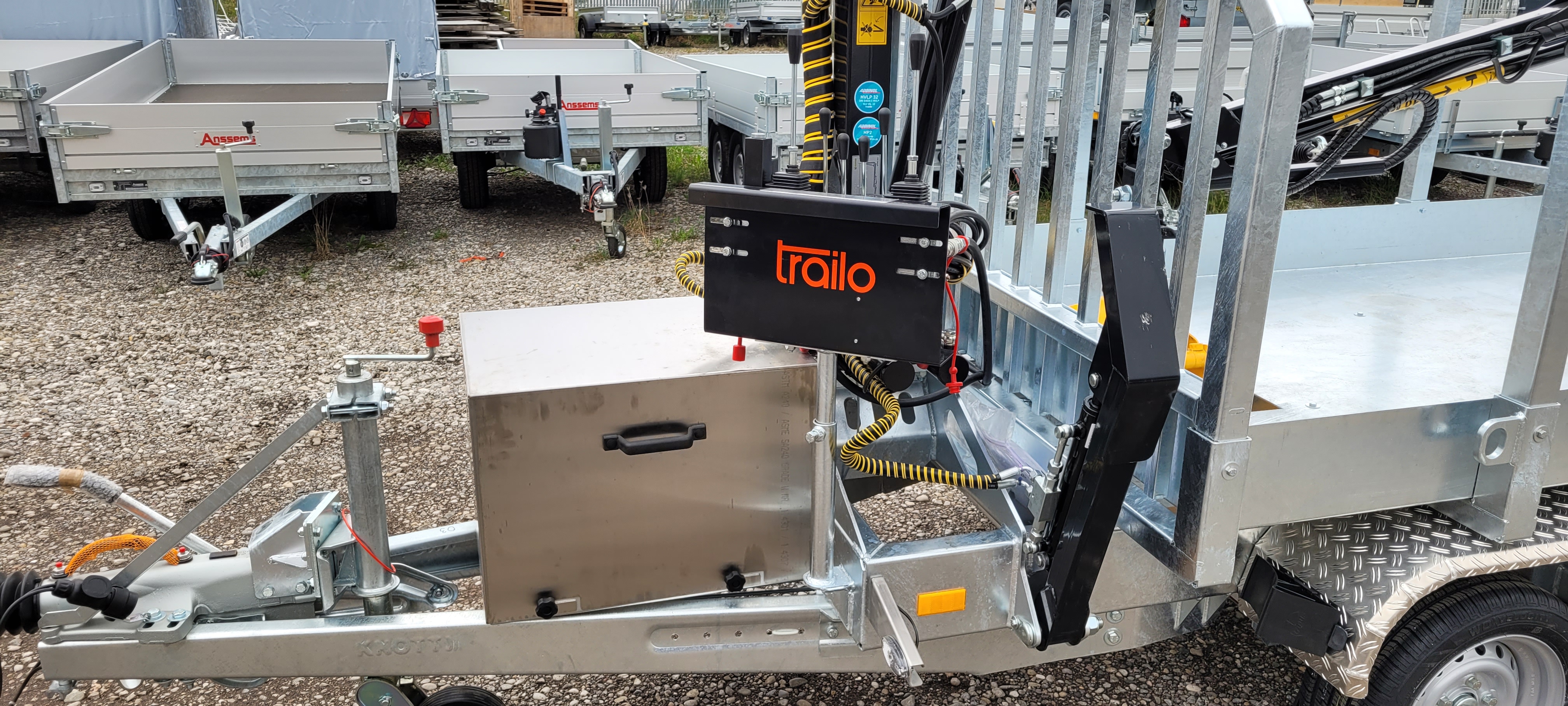trailo Holztransportanhänger HT353017-C mit Ladekran Country 410 smart, für 3 + 4m Stämme inkl. Astwanne + Seilwinde