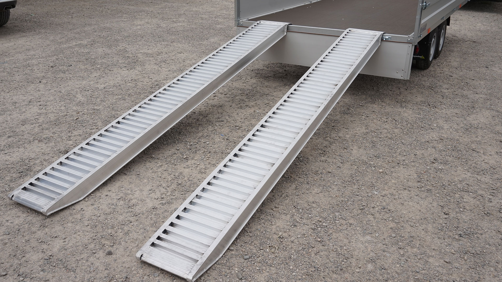 Anhängerersatzteil Auffahrrampe Alu gerade, 4000 x 360 mm, Traglast 3700 kg - massiv