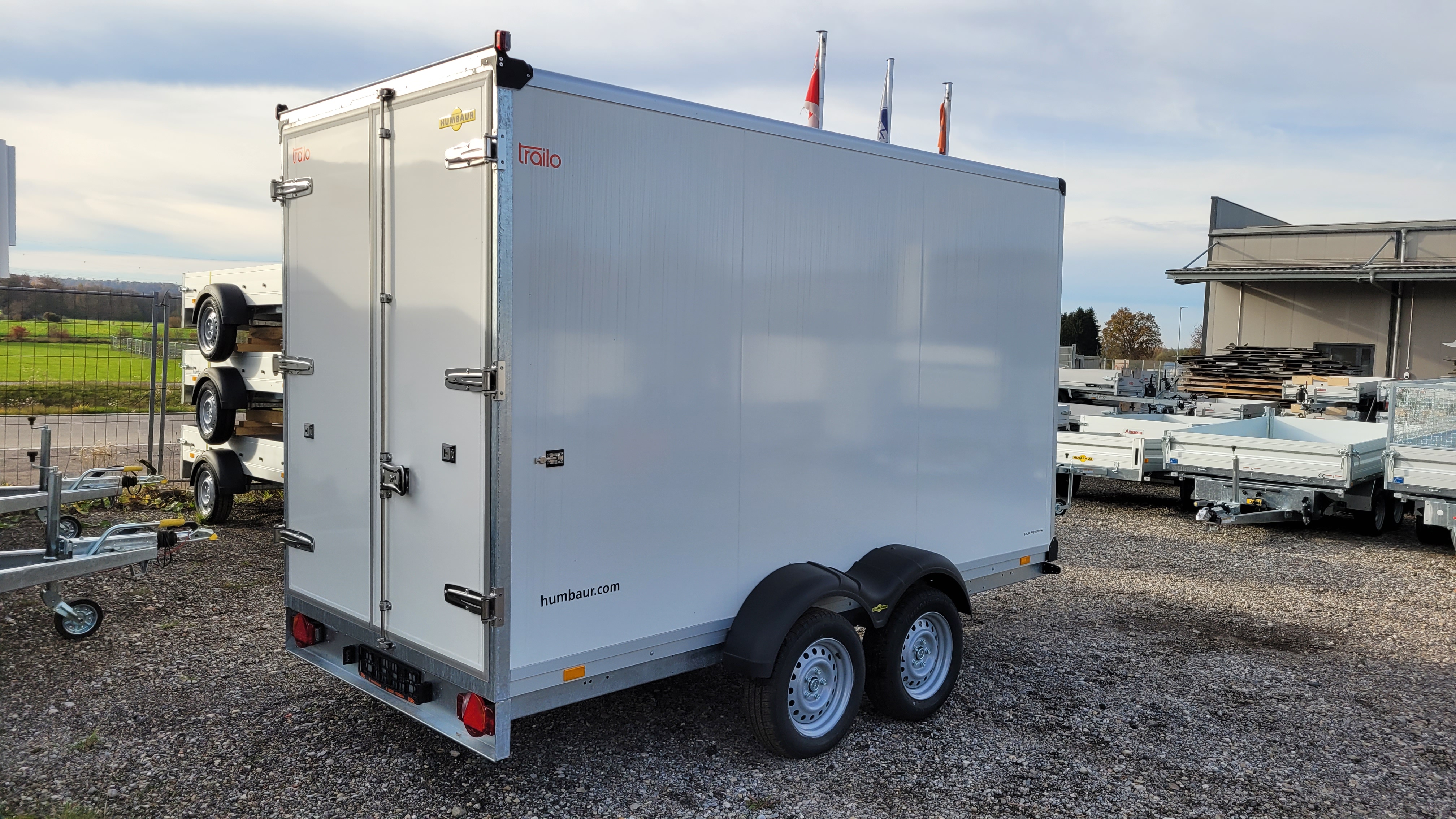 Humbaur HK 253718 - 20 PF30 RA Kofferanhänger Ladefläche  3,68 x 1,73m Innenhöhe Sonder 2.08m